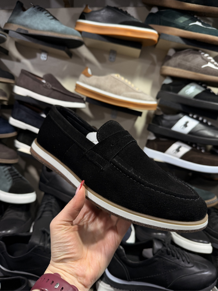 ელეგანტური შავი ზამშის ლოფერები