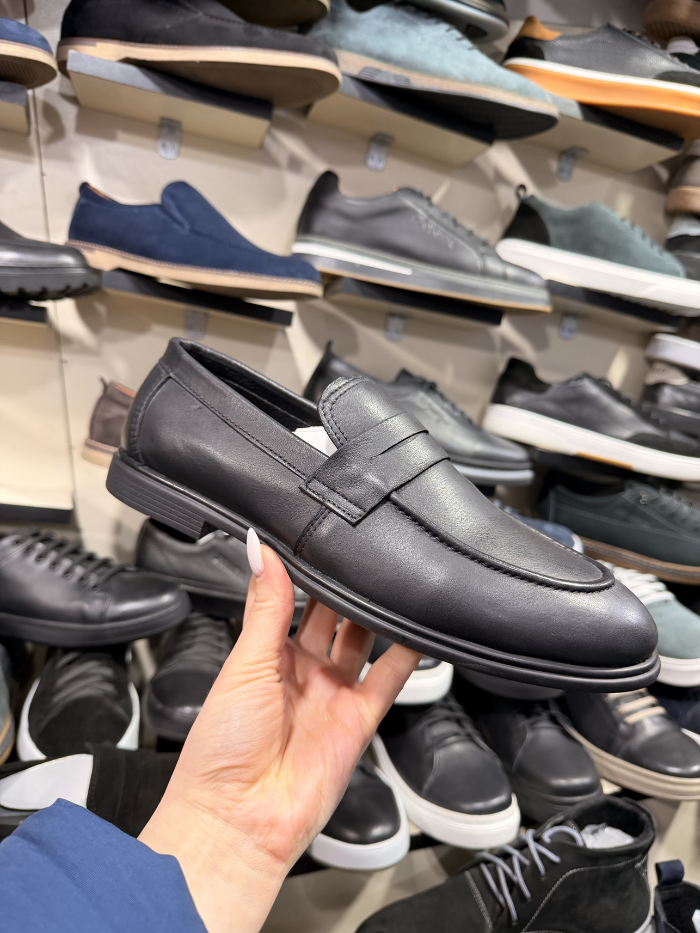 ტყავის ლოფერი გამოყოფილი ქუსლით