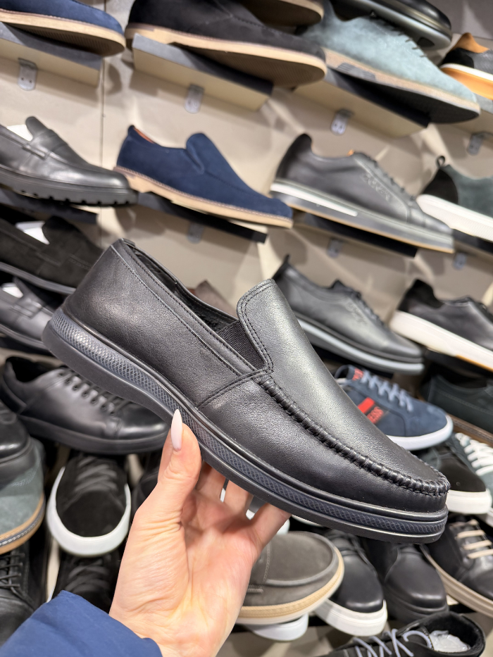 სწორი ძირის ტყავის ლოფერი