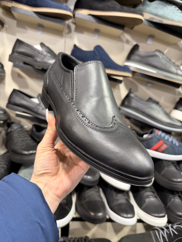 კლასიკური ტყავის ფეხსაცმელი ოქსფორდის სტილში გამოყოფილი ქუსლით