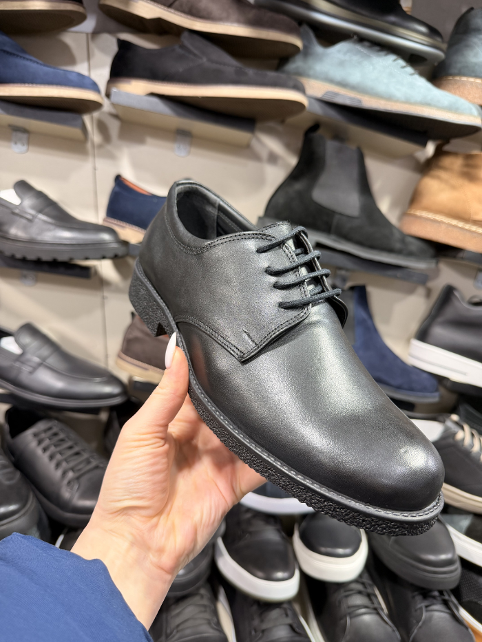 თასმიანი კლასიკური ტყავის ფეხსაცმელი – ელეგანტურობა დეტალებში