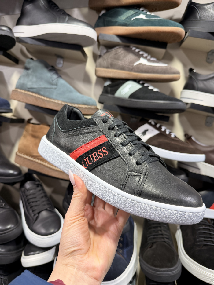 ბოსის რეპლიკა – შავი ტყავი, თეთრი ძირი