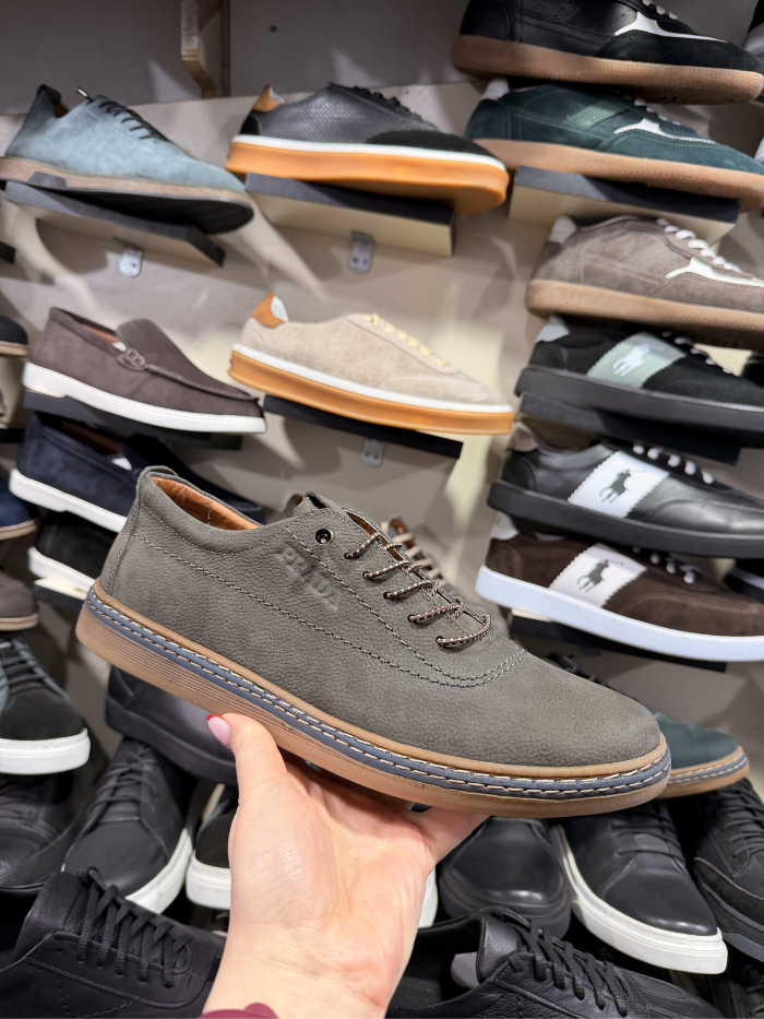 მამაკაცის ღია ფერის ზამშის ფეხსაცმელი