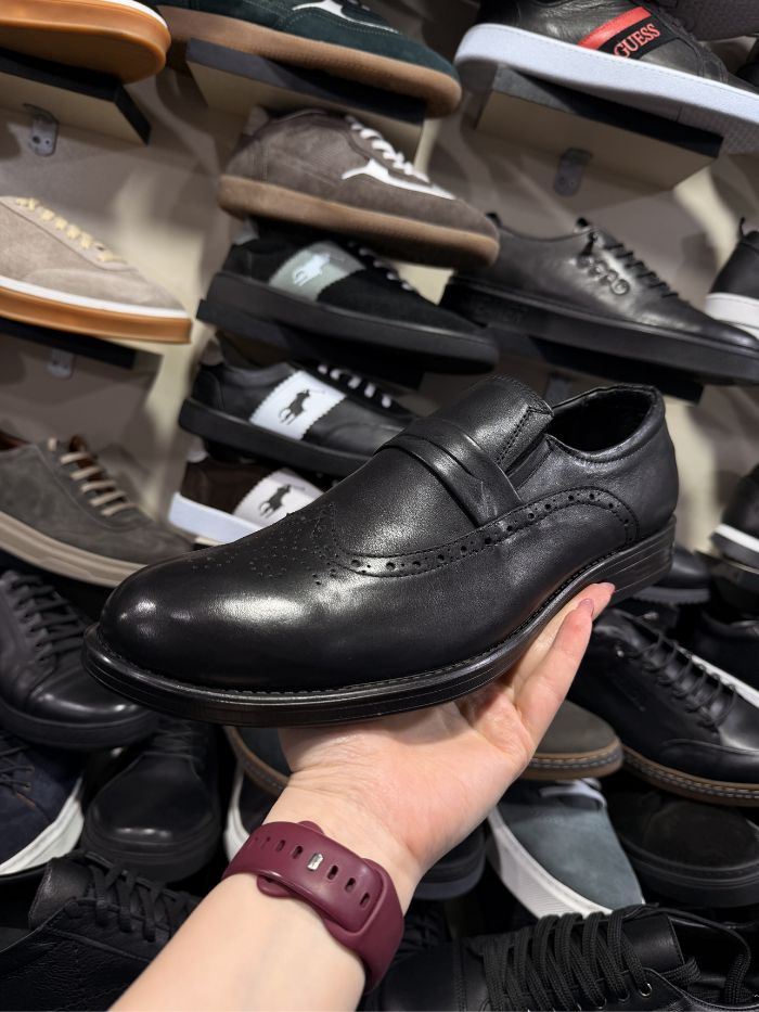 კლასიკური ტყავის  რეზინიანი ფეხსაცმელი