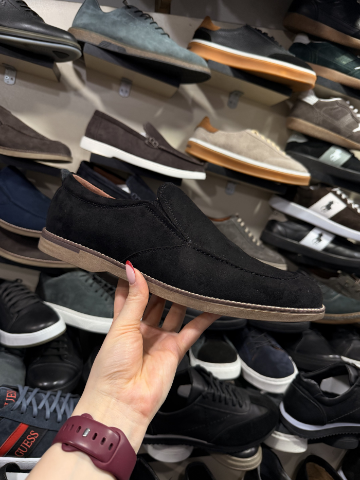 ზამშის შავი ფეხსაცმელი – გამოყოფილი ქუსლი, ელეგანტური სტილი