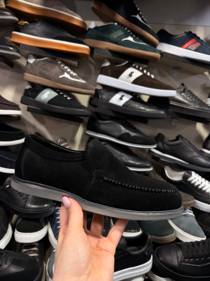 შავი ზამშის ფეხსაცმელი რეზინის ძირით