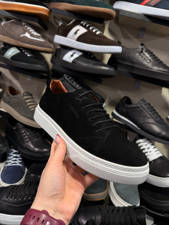 თეთრ ძირიანი, მოხარშული ტყავის კედი