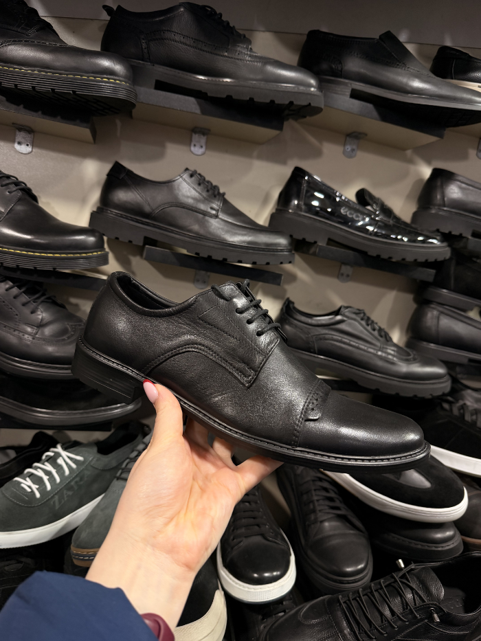 კლასიკური ფეხსაცმელი გამოირჩევა დახვეწილი დეტალებით