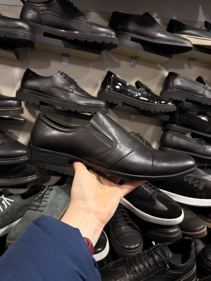 კლასიკური ტყავის რეზინებიანი ფეხსაცმელი